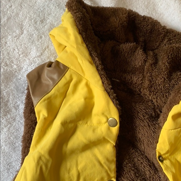 Yellow hooded lightweight vest sz M (runs small) - Picture 5 of 8